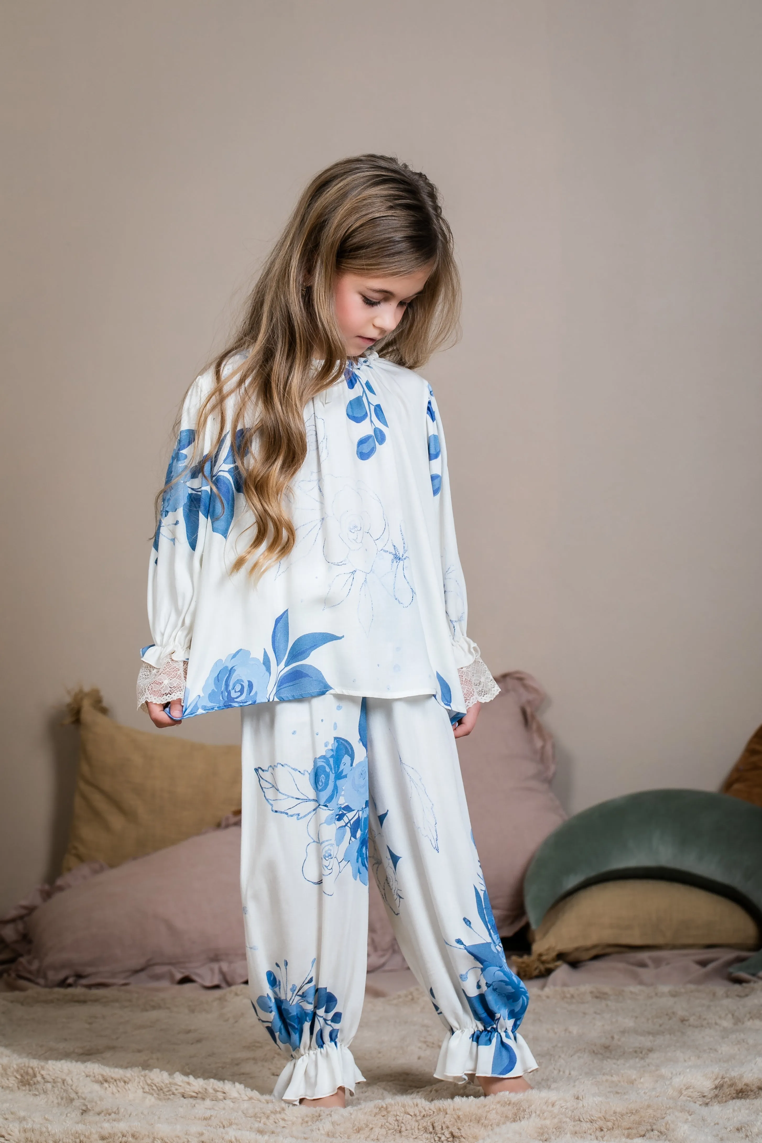 GRACE - GIRLS PYJAMA SET IN BLUE ROSES